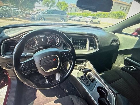 Used 2019 Dodge Challenger SXT RWD image 9