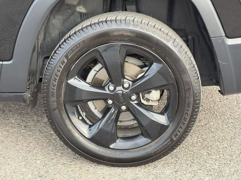 Used 2020 Jeep Cherokee Latitude Plus FWD image 11