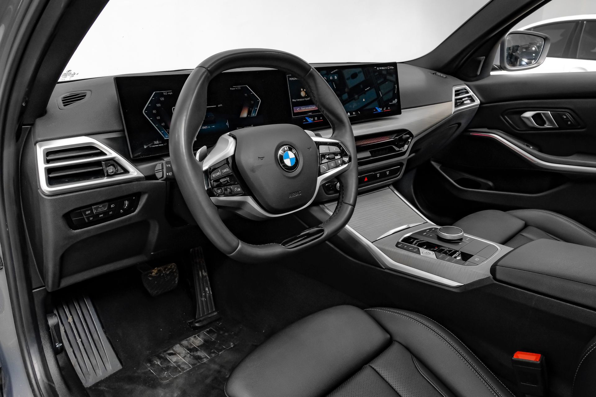 Used 2025 BMW 330i Sedan RWD image 3