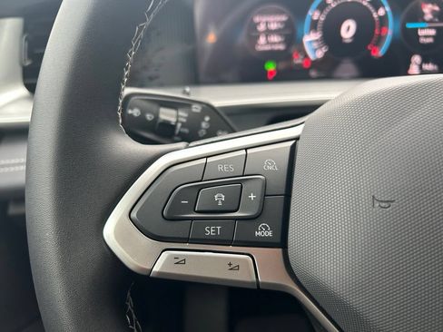New 2026 Volkswagen Tiguan SE FWD image 20