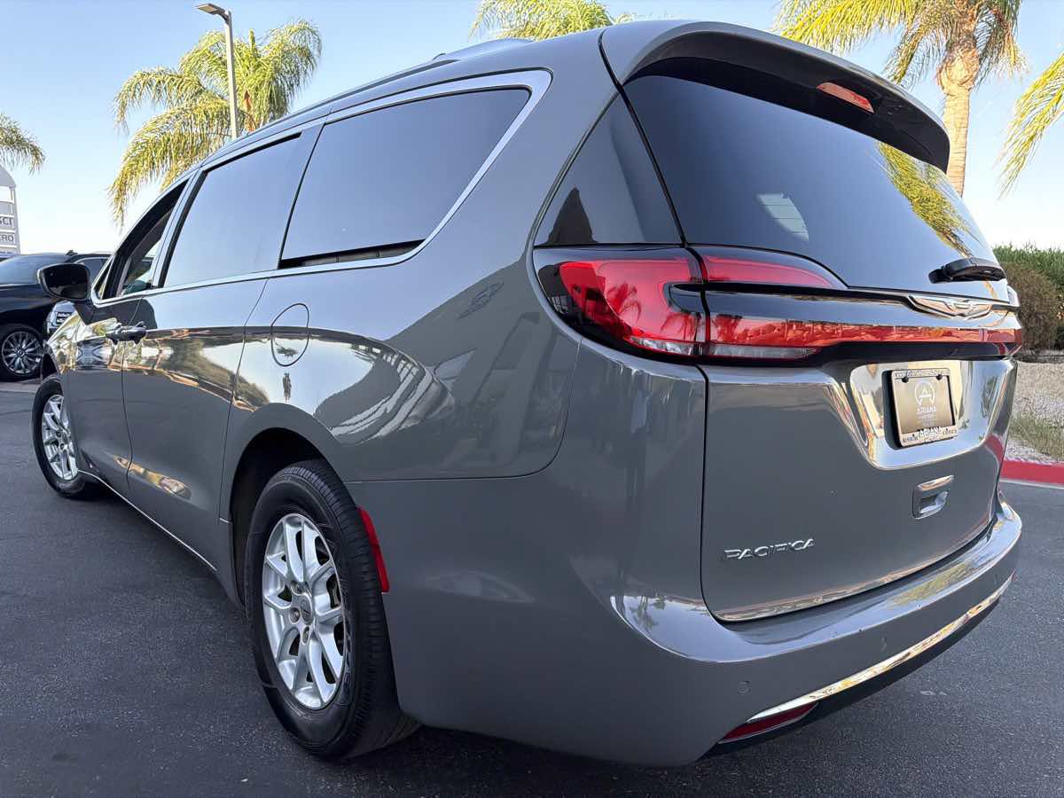 Used 2021 Chrysler Pacifica Touring-L FWD image 19
