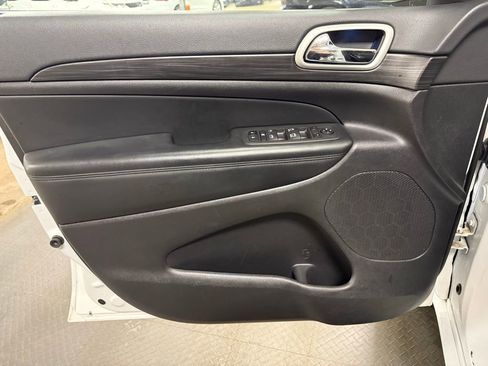 Used 2022 Jeep Grand Cherokee Laredo X image 8