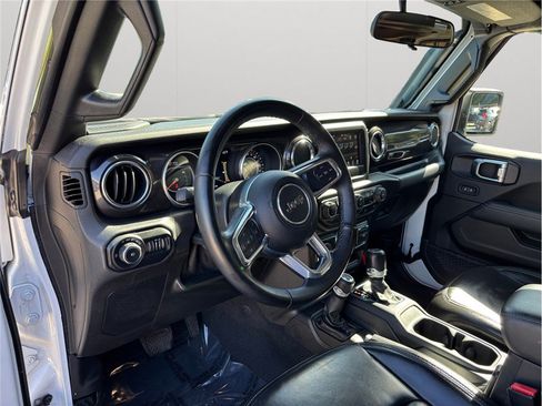 Used 2021 Jeep Wrangler Unlimited Sahara w/ Altitude AWD/4WD image 6