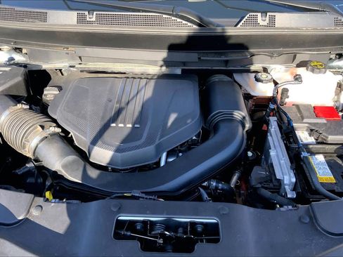 Certified 2025 GMC Acadia AT4 image 32