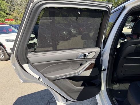 Used 2021 BMW X5 M50i w/ Dynamic Handling Package AWD/4WD image 31