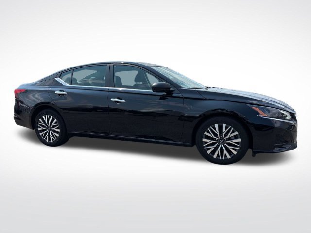 Used 2024 Nissan Altima 2.5 SV FWD image 6