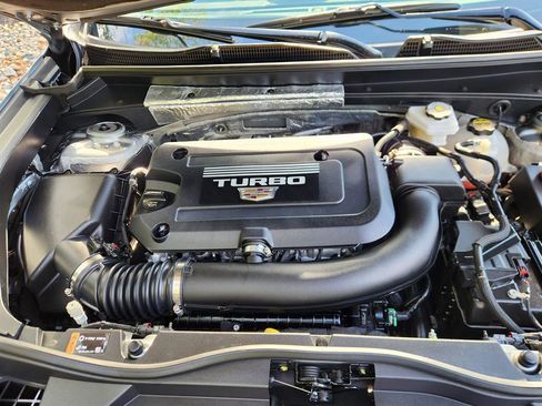 Used 2025 Cadillac XT4 Premium Luxury image 10