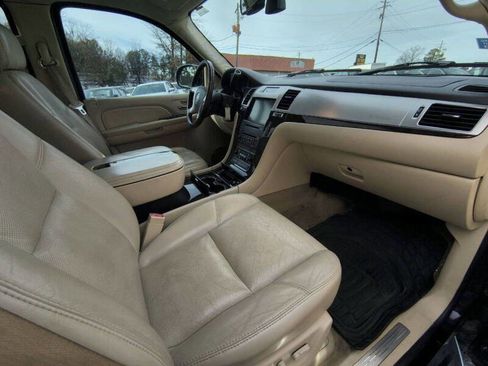 Used 2007 Cadillac Escalade AWD w/ Information Package image 18