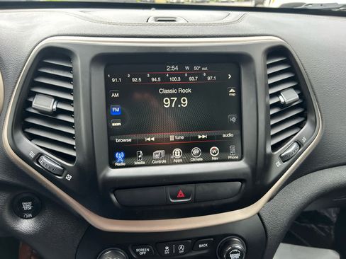 Used 2017 Jeep Cherokee High Altitude AWD/4WD image 18