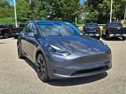 Used 2023 Tesla Model Y Long Range AWD/4WD image 8