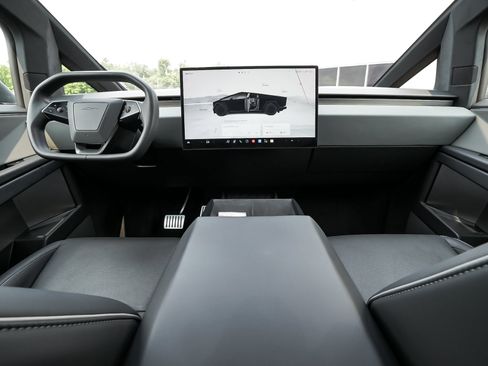 Used 2024 Tesla Cybertruck AWD Crew Cab image 46