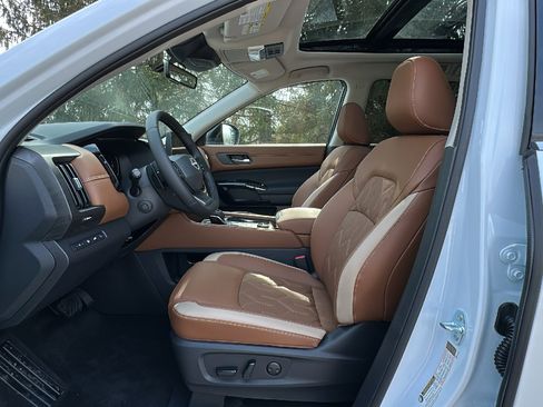 New 2026 Nissan Pathfinder Platinum image 7