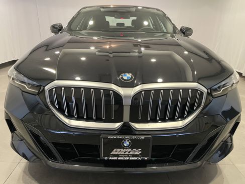 Used 2026 BMW 540i xDrive w/ M Sport Package AWD/4WD image 2