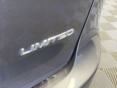 Used 2019 Chrysler Pacifica Limited w/ Advanced Safetytec Group FWD image 19