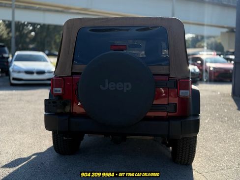 Used 2013 Jeep Wrangler Unlimited Rubicon w/ Connectivity Group AWD/4WD image 7