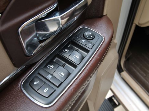 Used 2018 RAM 2500 Laramie w/ Convenience Group image 21