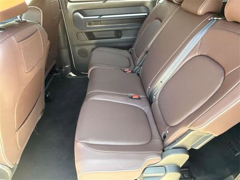 New 2025 Volkswagen ID. Buzz Pro S image 28