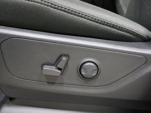 Used 2025 RAM 1500 Big Horn AWD/4WD image 10