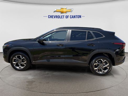 Used 2024 Chevrolet Trax LT w/ LT Convenience Package FWD image 8