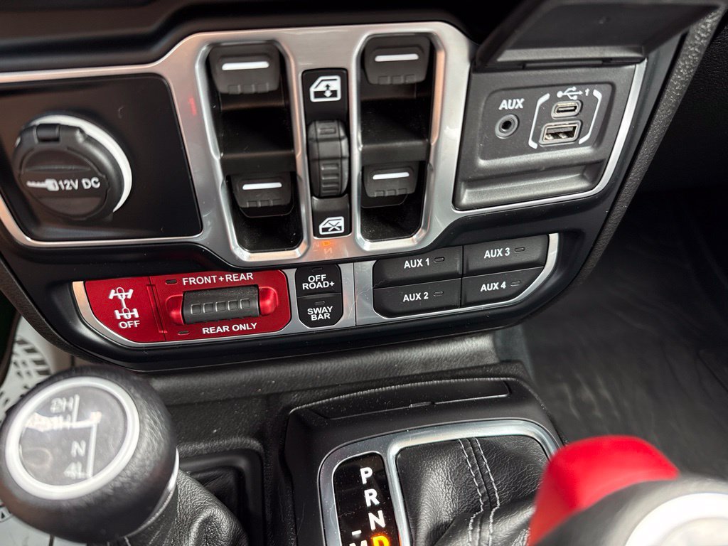 Used 2024 Jeep Gladiator Rubicon w/ Technology Group AWD/4WD image 38
