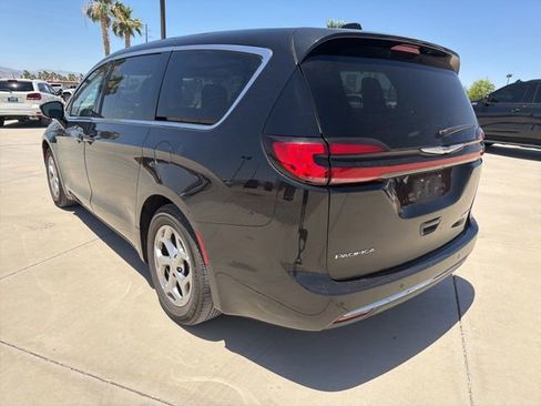 Used 2024 Chrysler Pacifica Limited FWD image 4