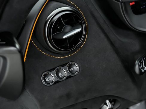 Used 2024 McLaren 750S Spider RWD image 25
