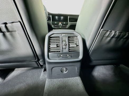 Certified 2026 Porsche Macan AWD/4WD image 27