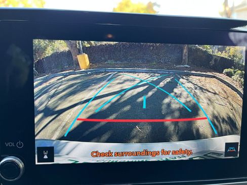 Used 2025 Toyota Camry LE image 17