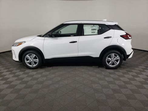 New 2025 Nissan Kicks Play S image 3