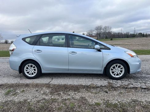 Used 2012 Toyota Prius V Three image 4