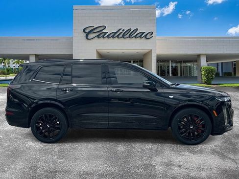 Used 2024 Cadillac XT6 Sport w/ LPO, Onyx Lite Package AWD/4WD image 4