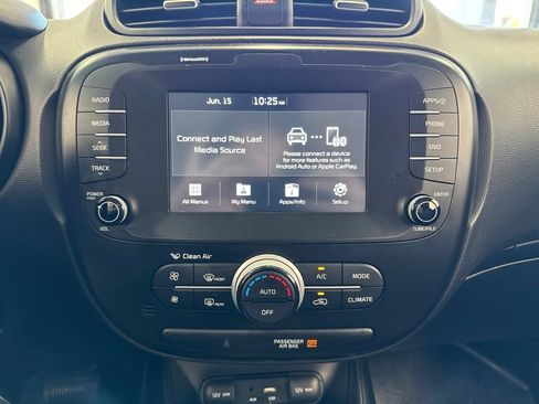 Used 2018 Kia Soul + FWD image 24