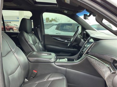 Used 2019 Cadillac Escalade Platinum image 8