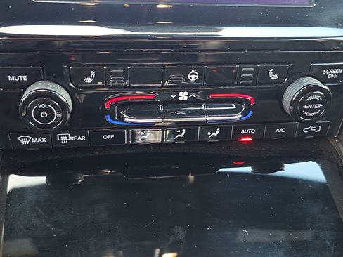 Used 2023 Jeep Grand Cherokee L Laredo RWD image 31
