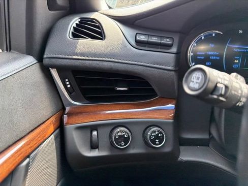 Used 2016 Cadillac Escalade ESV Luxury AWD/4WD image 23