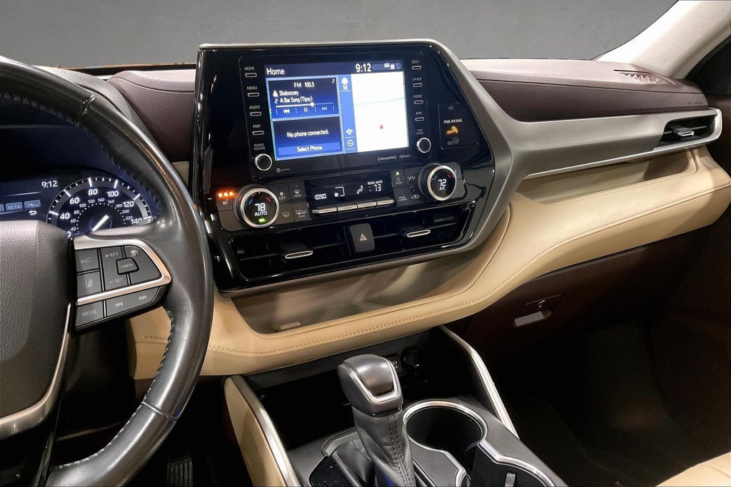 Used 2020 Toyota Highlander XLE AWD/4WD image 10