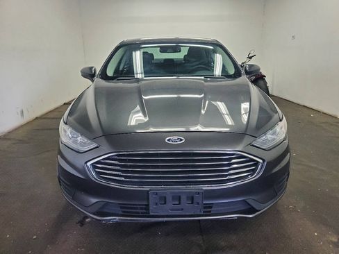 Used 2019 Ford Fusion SE FWD image 2