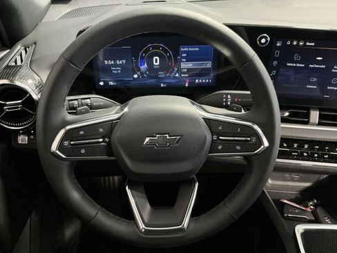 New 2026 Chevrolet Equinox LT w/ Midnight Edition FWD image 17