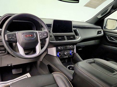 Used 2023 GMC Yukon SLT w/ SLT Premium Package image 13