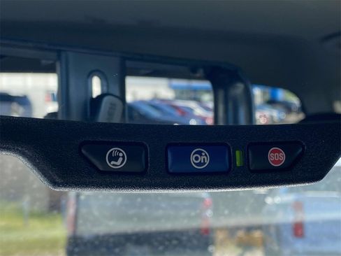 Used 2022 Chevrolet Colorado LT w/ Chrome Appearance Package image 30