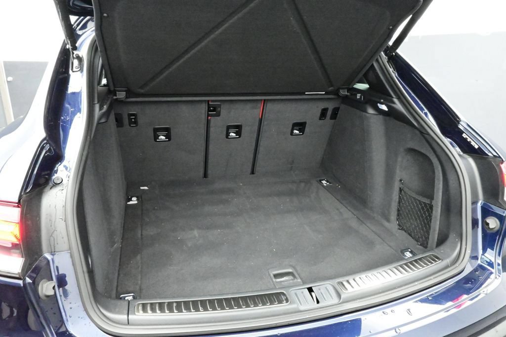 Certified 2023 Porsche Macan S AWD/4WD image 17