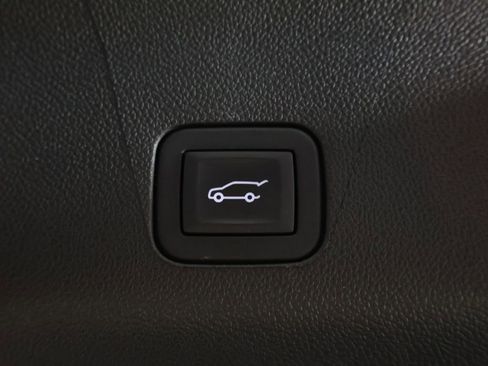 Used 2025 GMC Yukon Denali AWD/4WD image 25