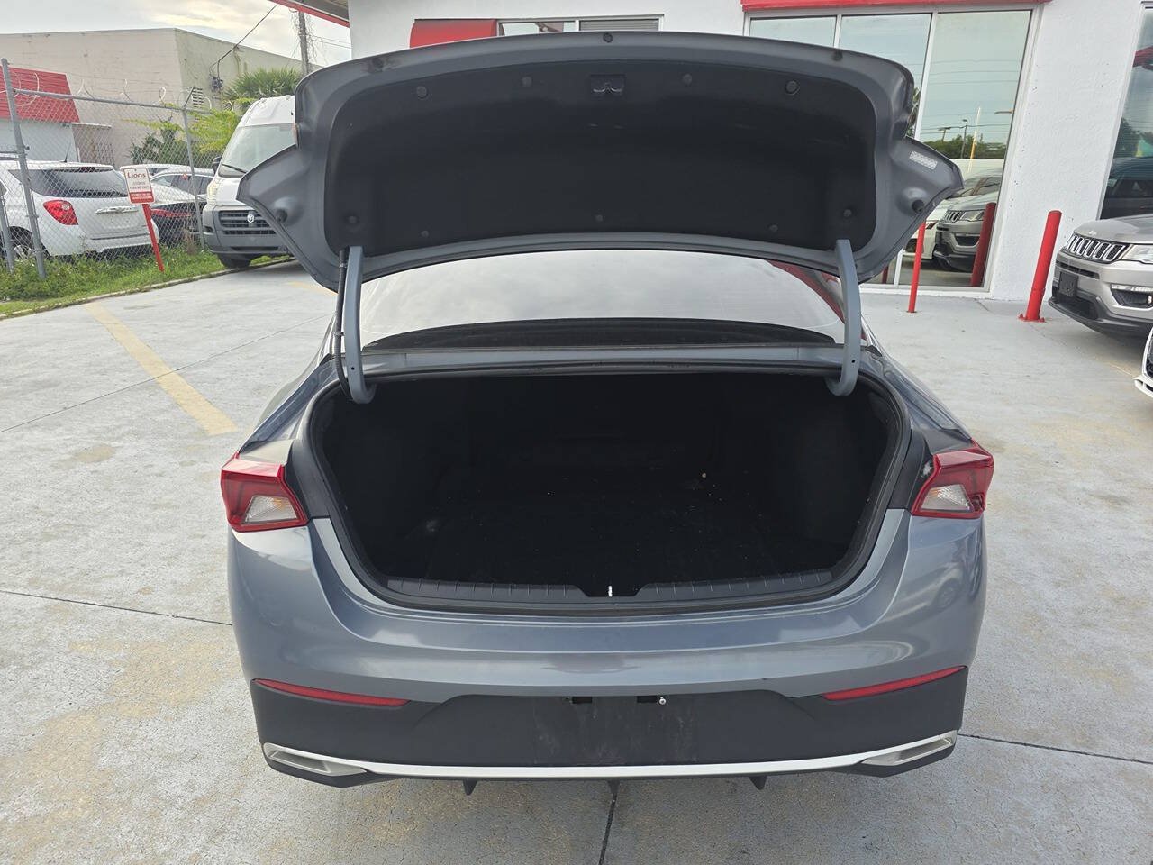 Used 2022 Kia K5 LX FWD image 9
