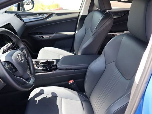 Used 2025 Lexus NX 250 FWD w/ Premium Package image 8