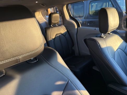 Used 2024 Chrysler Pacifica Touring-L w/ Uconnect Theater Family Group image 37
