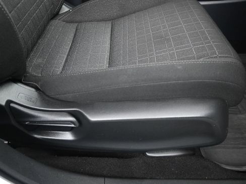 Used 2025 Honda HR-V LX image 11