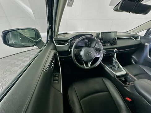 Used 2020 Toyota RAV4 Limited image 18