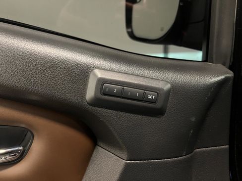 Used 2021 Nissan Titan Platinum Reserve w/ Moonroof Package image 23