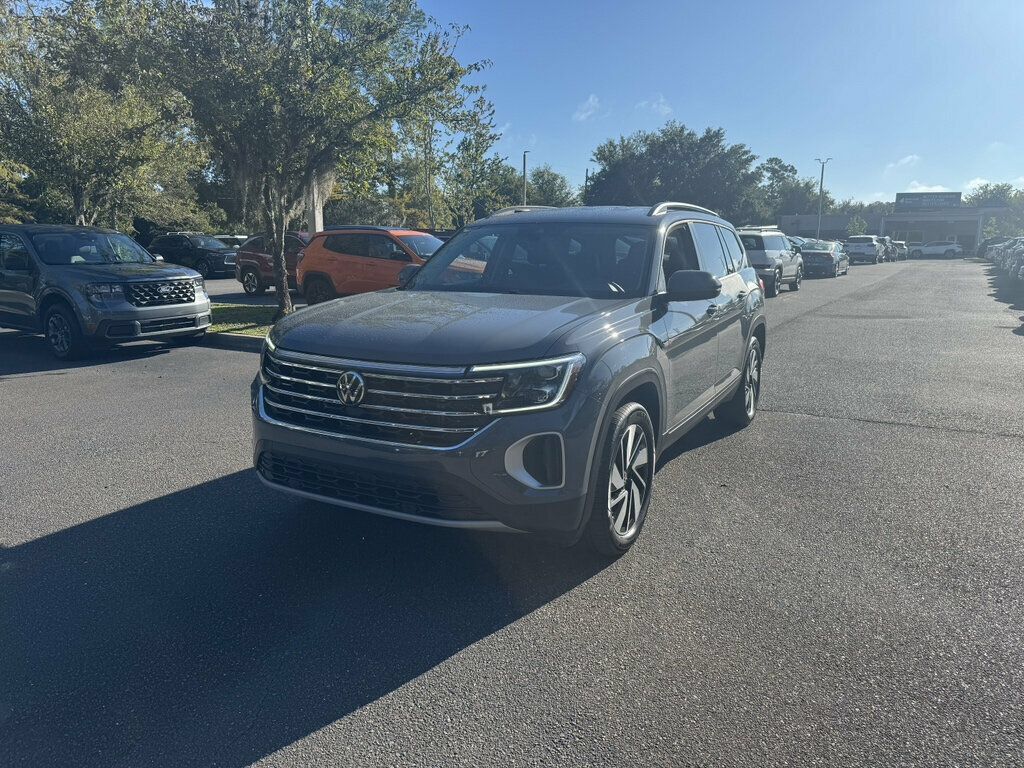 Used 2026 Volkswagen Atlas SE AWD/4WD image 1