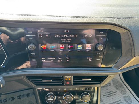 Used 2019 Volkswagen Jetta SEL Premium image 19